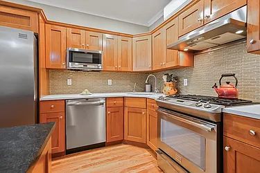 Sold by Avenue Sotheby's International Realty