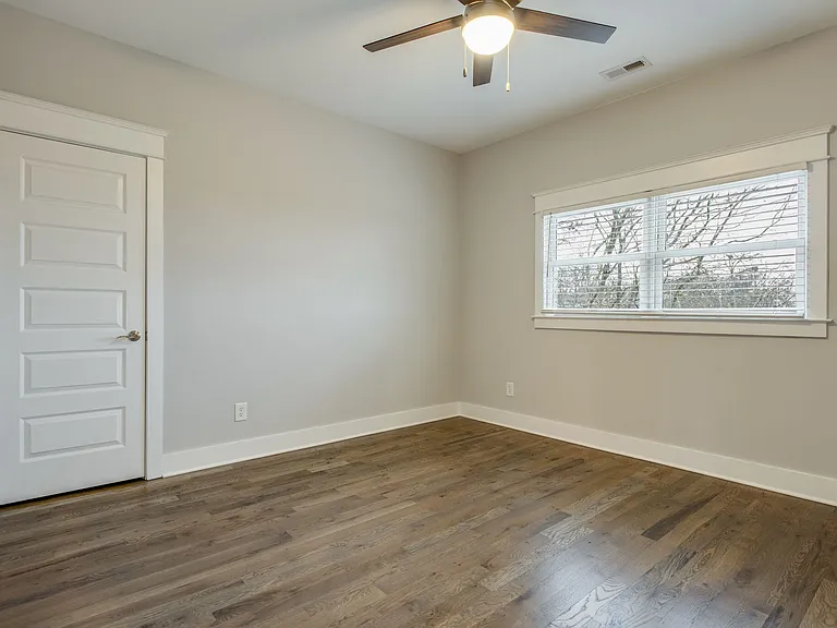 718 S 13th St — Photo 17
