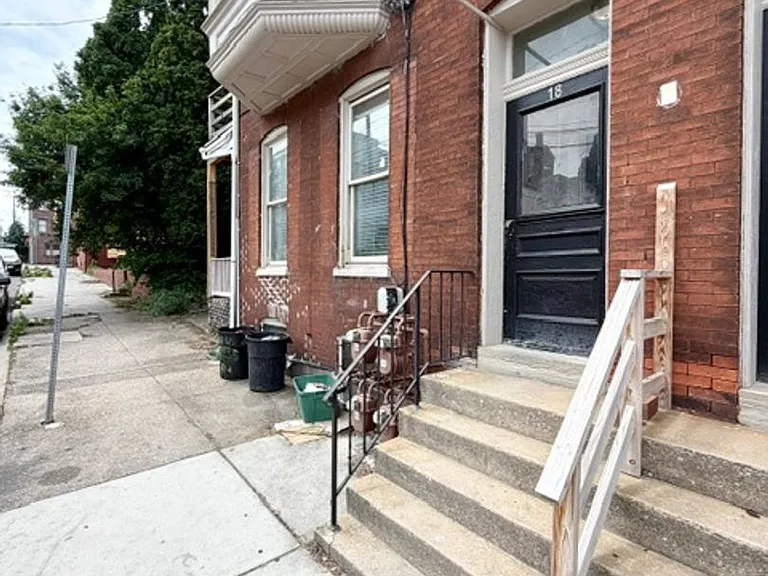18 N Pine St #2C — Photo 2