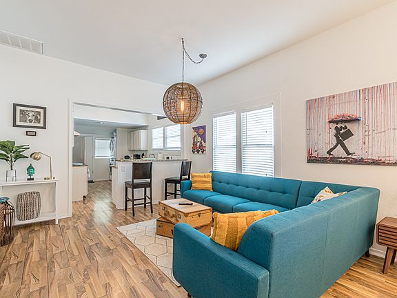 3rd image of 506 E Ashby Placetrendy Stay Is #Sa