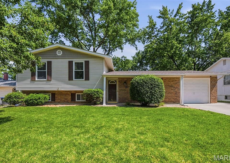 1st image of 15 Creekside Dr