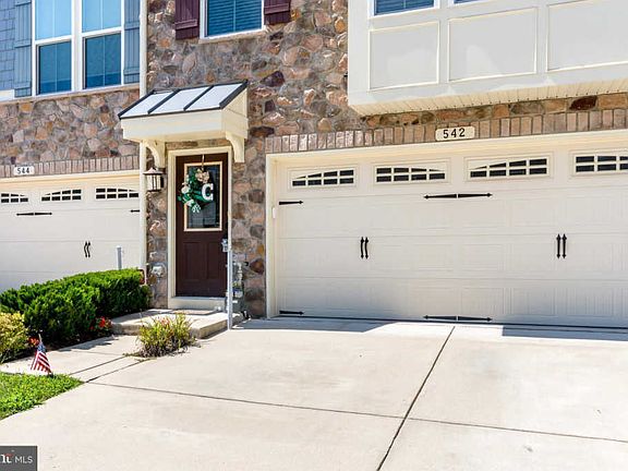 3rd image of 542 Fox River Hills Way
