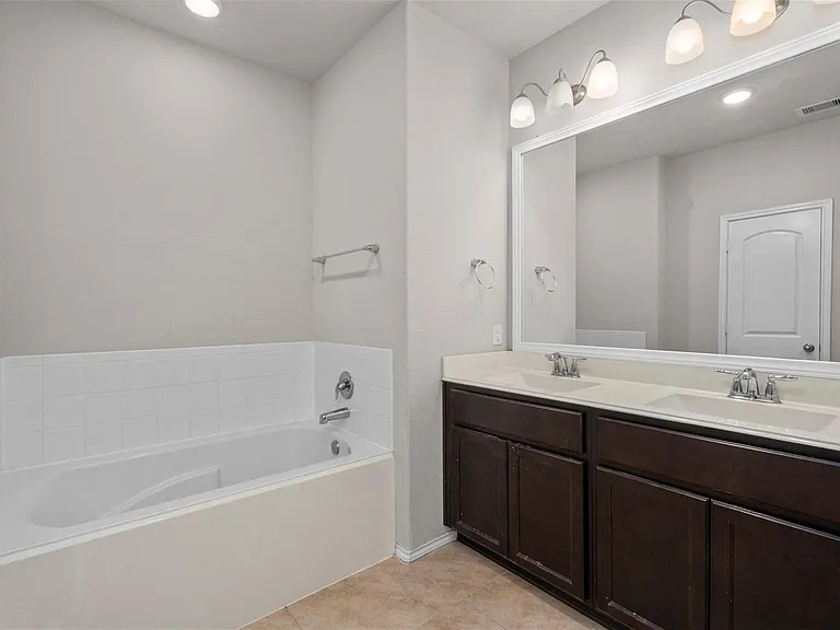 5210 Adria Hills Cir — Photo 20