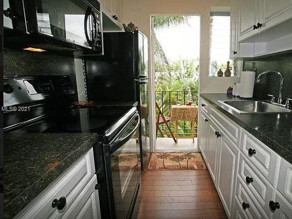 2nd image of 900 Euclid Ave APT 14