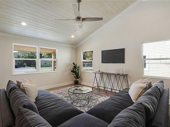 4th image of 3911 W Bay Villa Ave