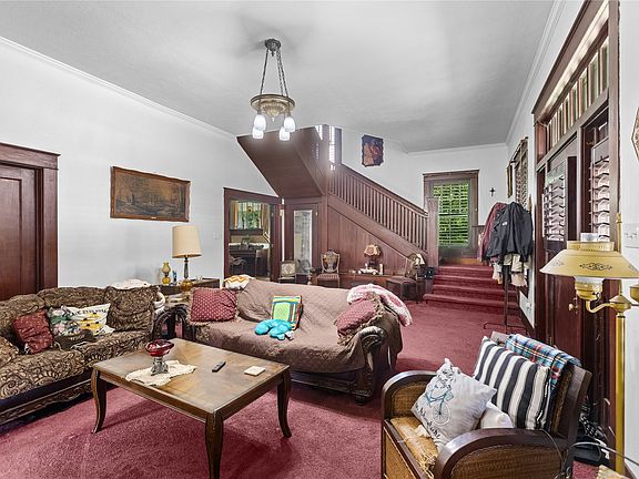 3rd image of 300 Hickory St