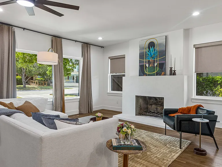422 S Montreal Ave — Photo 3