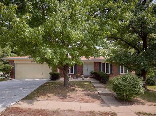 916 Ruth Dr, Saint Charles, MO 63301