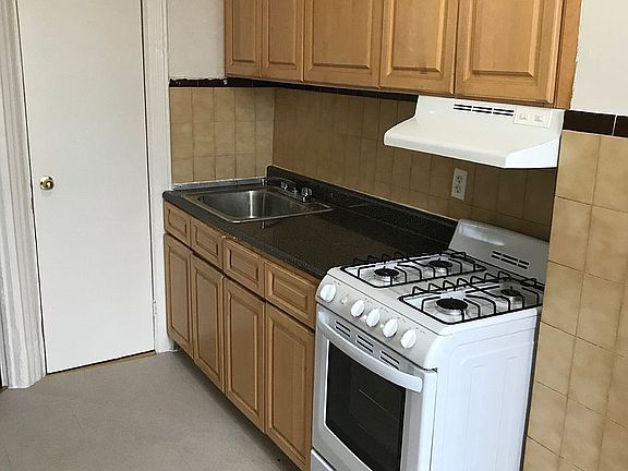 2nd image of 25-36 22nd St #2