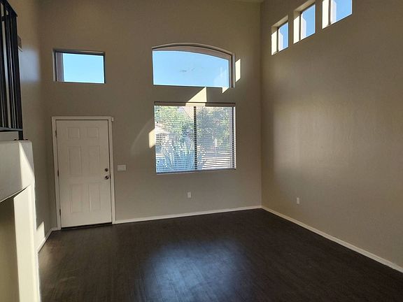 3rd image of 57 W Camino Presidio Quemado