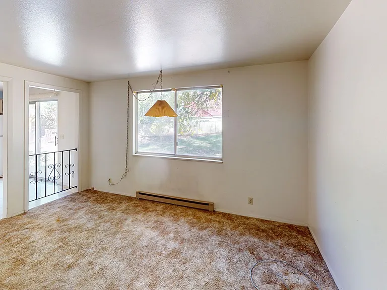451 Loveridge Dr — Photo 25