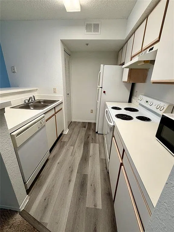 1 bed, 1.0 bath, 762 sqft, $1,295 — Photo 4