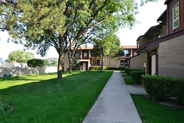 1st image of 10524 S Keating Ave #1033