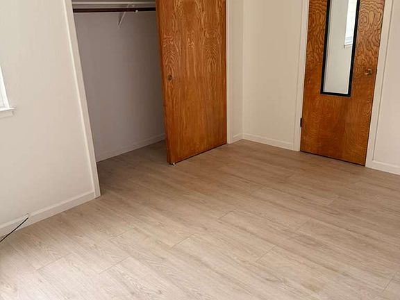 5th image of 4611 Lincoln Way #1
