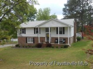 5009 Sycamore Dr, Hope Mills, NC 28348