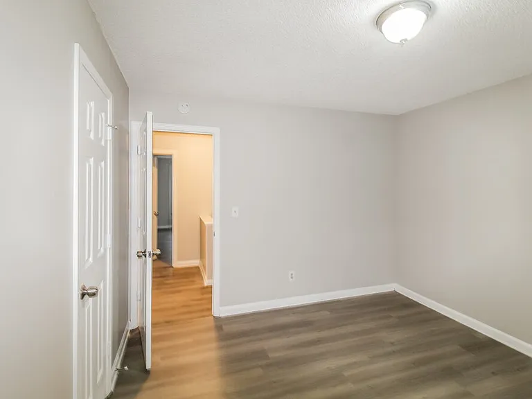 839 Ashley Ln — Photo 12