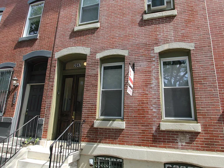 2047 Christian St #2R — Photo 10