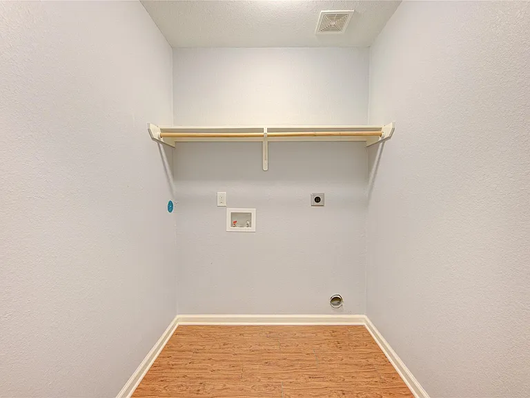 503 W Linney St — Photo 39