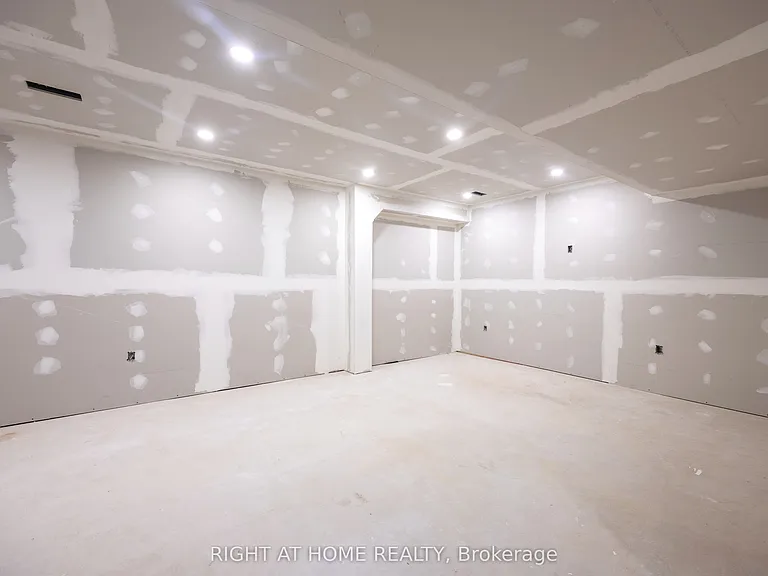 1215 Lowrie St — Photo 25