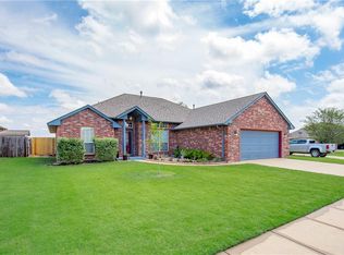808 Garrison Ln, Yukon, OK 73099