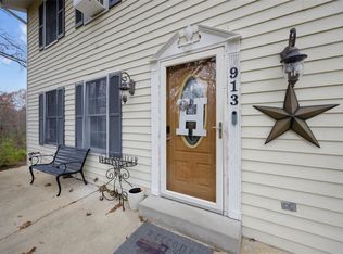 913 Lake Dr, Herculaneum, MO 63048