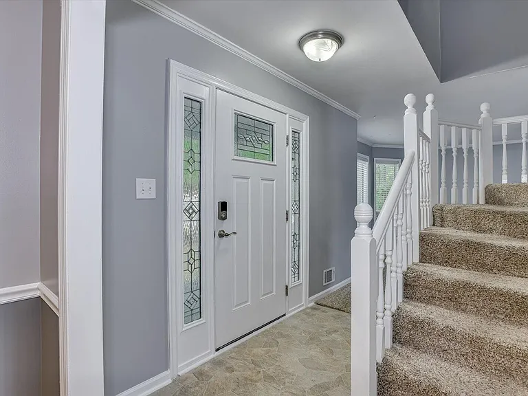 202 Holden Dr — Photo 7