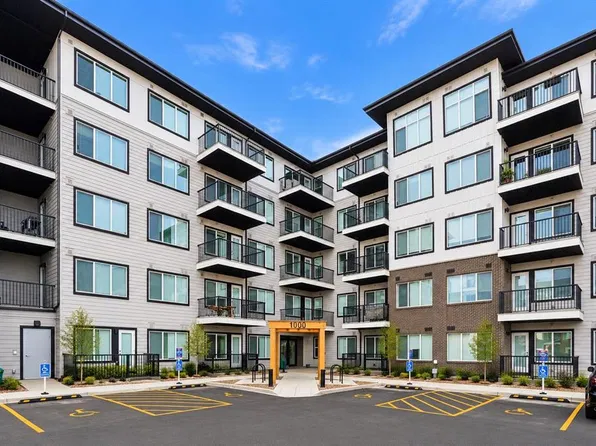 395 N Skyview Pkwy NE #1218, Calgary, AB T3N 2K1