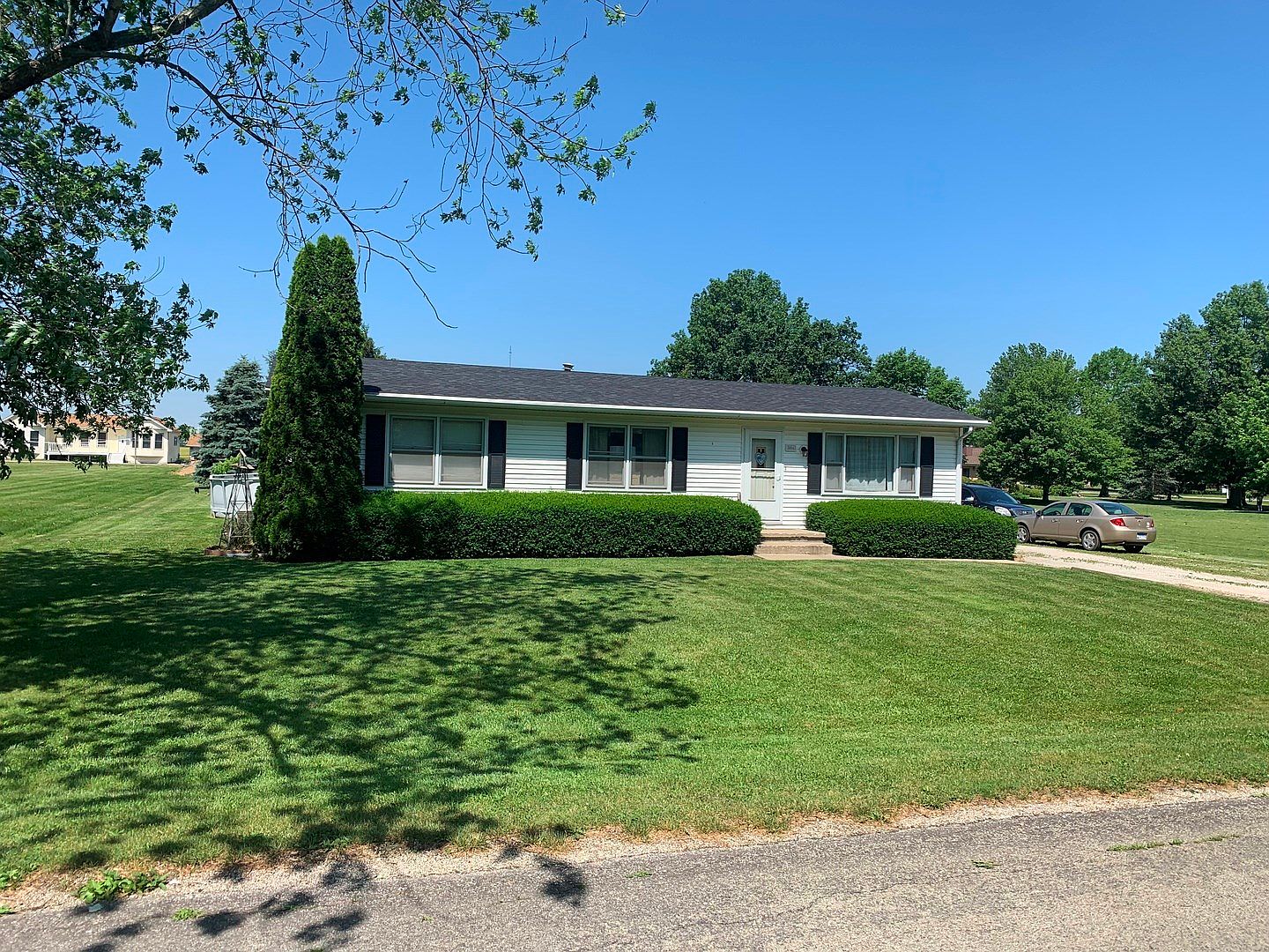 506 S Johnson St, Rankin, IL 60960 | Zillow