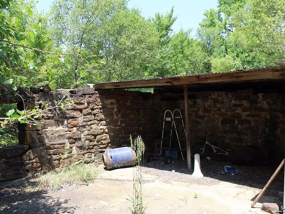2nd image of 1695 Aspen Rd