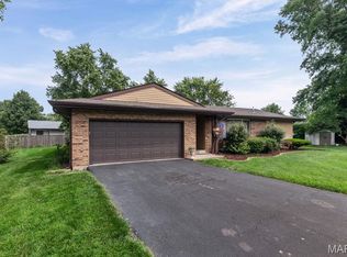 46 Belle Crest Dr, Belleville, IL 62221