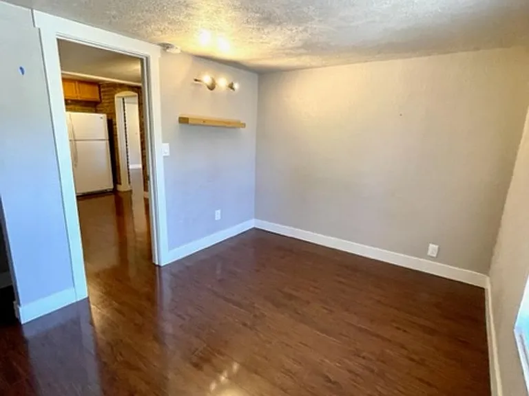 Newport Ave Triplex - 00404-NEWP-00 — Photo 11