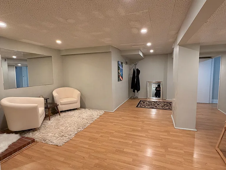 138 Goulding Ave #BASEMENT — Photo 10