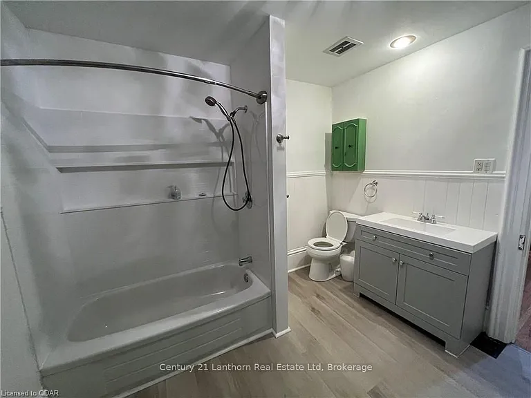 231 Albert St — Photo 12