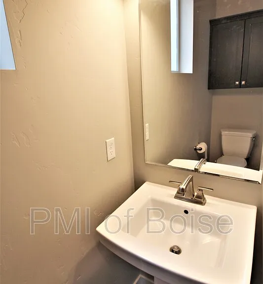 2080 S Hills Ave — Photo 9