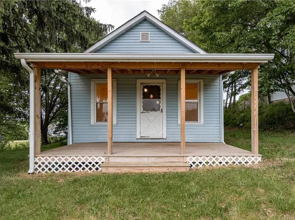 2237 Oneida Valley Rd, Karns City, PA 16041