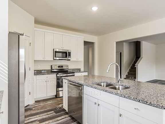 5th image of 104 Birchwood Dr