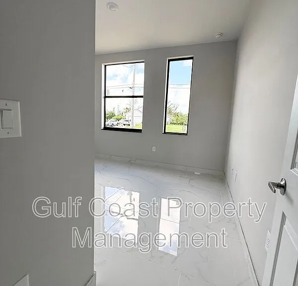 219 NW 23rd Ter — Photo 15