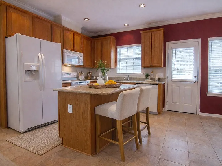 418 Price Dr — Photo 4