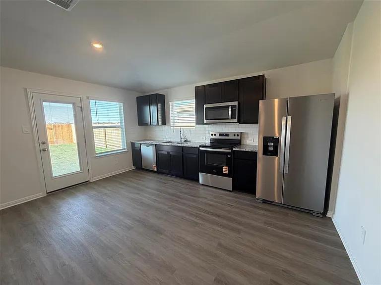 121 Honey Bee Rd — Photo 2
