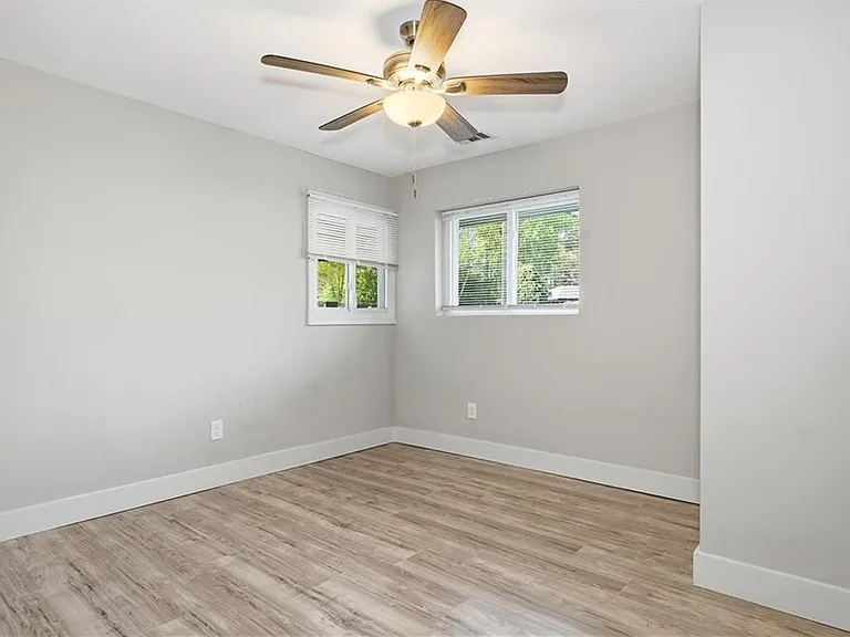 1735 Carter Ave — Photo 11