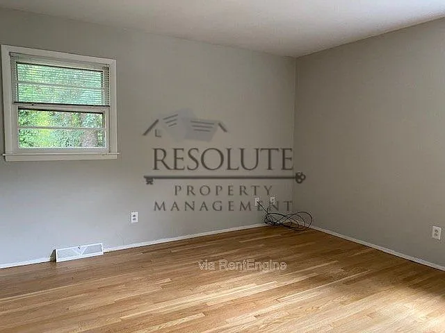 4812 Radcliff Rd — Photo 7
