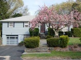 53 Sunnybrook Dr, North Kingstown, RI 02852