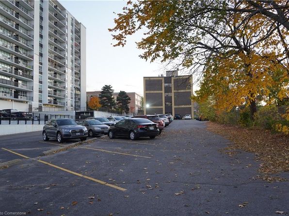 824 King St W, Kitchener, ON N2G 1G1