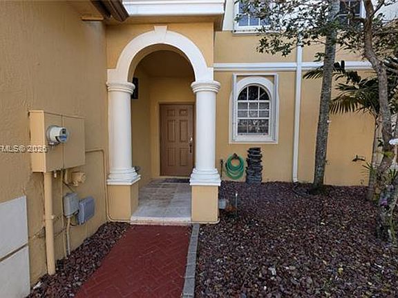 2nd image of 14114 SW 51st Ln #Townhouse 14114