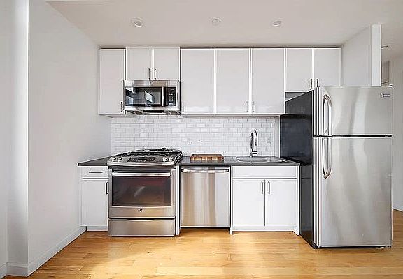3rd image of 216 E 121st St #8B