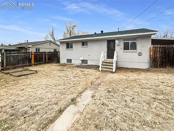5th image of 2127 Saranac Dr