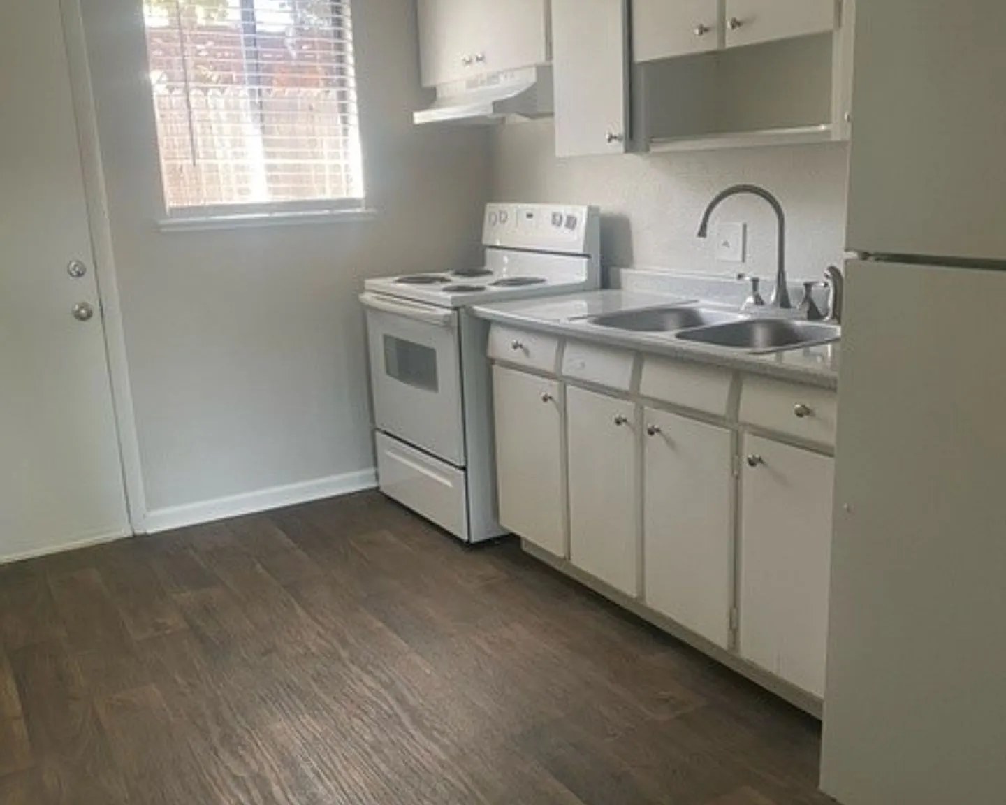 Remodeled 2 Bedroom- Move in Special — Photo 3
