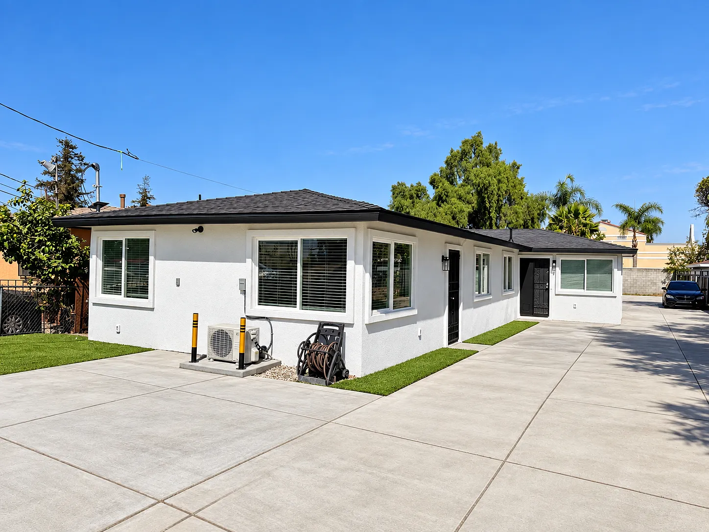 3 bed, 900 sqft, $3,250 — Photo 1