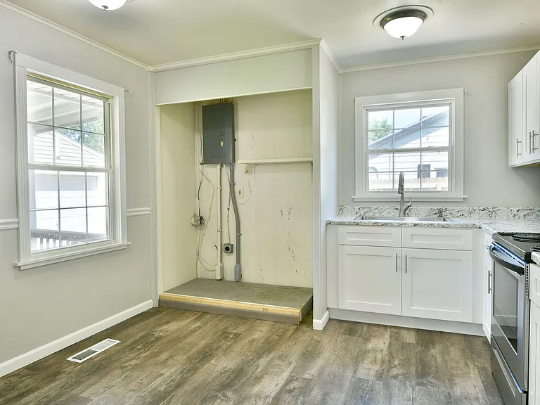 2344 Clearview Dr — Photo 9