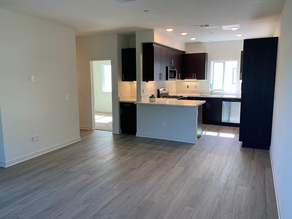 Living room/ kitchen